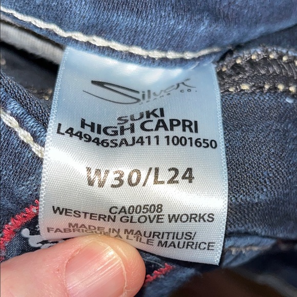 Silver Suki High Capri Jeans  Dark Indigo with Contrast Stitching - Picture 6 of 10